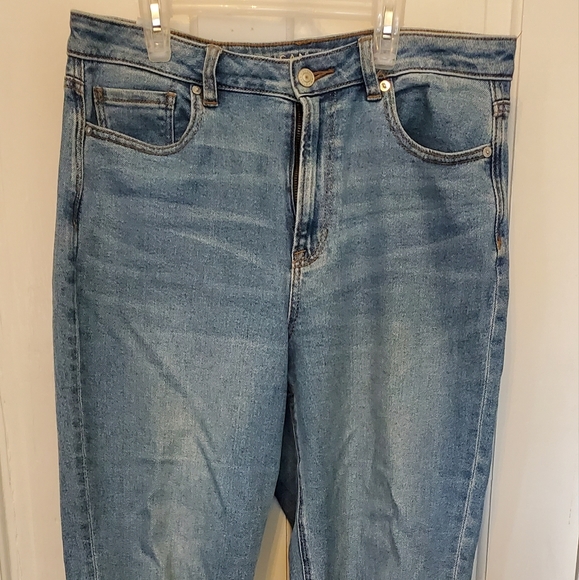 AE Mom Jean sz 10 - Picture 2 of 4